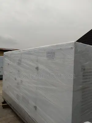 Efficient Perkins 400kva Soundproof Generator Set