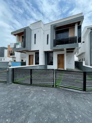 4bdrm Duplex in Chevron for sale