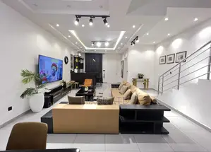 4 Bedroom Waterfront Shortlet