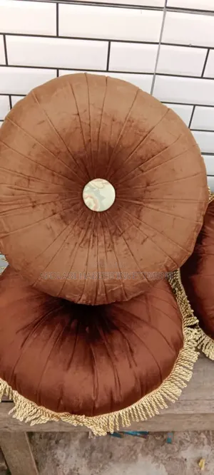 Round Style Throw Pillows