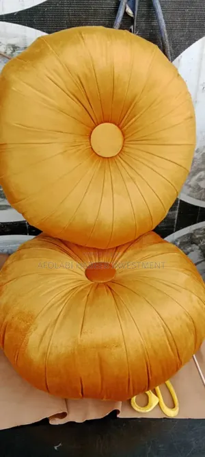 Round Style Throw Pillows