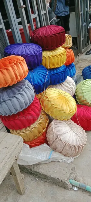 Round Style Throw Pillows