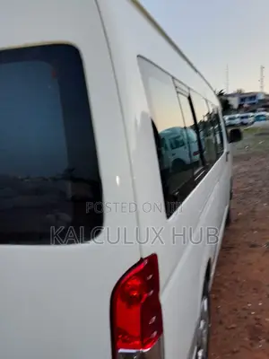 Super Clean Hummer 3 Bus for Hire