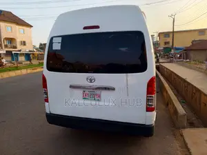 Sparkling White Hummer 3 Bus for Charter.