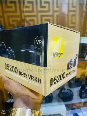 Nikon D5200 With 18-55mm Lens