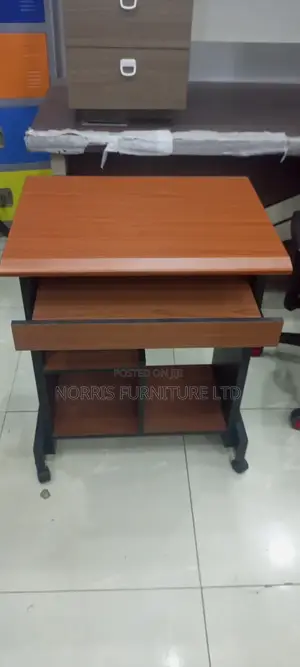 3 Feet Computer Table