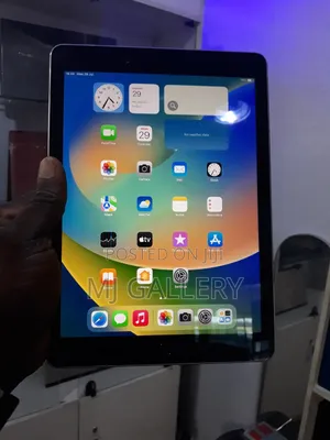 Apple iPad 5 (2022) 32 GB Gray