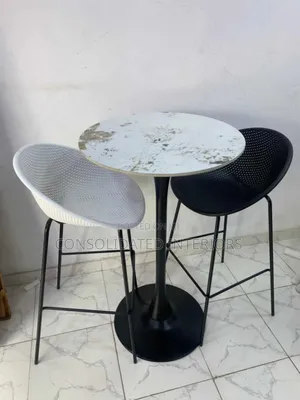 Quality Cocktail Table and Chairs Set