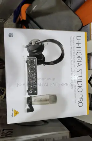 Behringer U-Phoria Studio PRO
