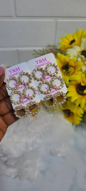 Quality High Fashion Earring Set