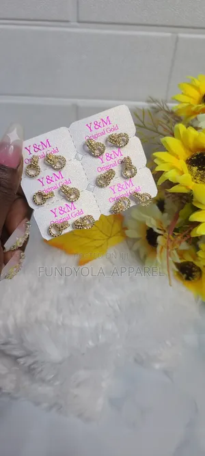 Quality High Fashion Earring Set