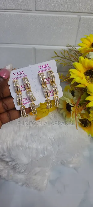 Quality High Fashion Earring Set
