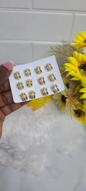 Quality High Fashion Earring Set