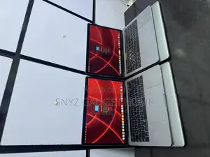 Laptop Apple MacBook Pro 2018 16GB Intel Core I7 SSD 512GB