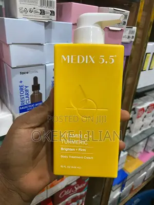 Medix 5.5 Vitamin C +Turmeric Firming+Brightening Cream444ml
