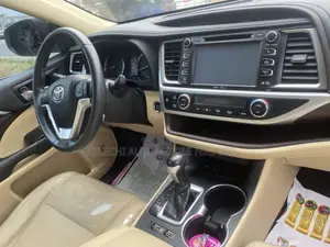 Toyota Highlander 2016 Gold
