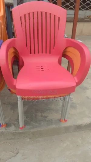 Plastic Chairs With Metal Leg