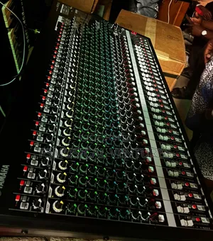 Yamaha MGP32X Premium Mixer Console 32-channels With EFT