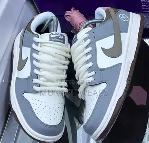 Sb Dunk Low Sneakers
