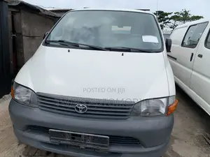 Toyota HiAce 2005 White