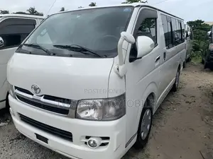 Toyota HiAce 2013 White