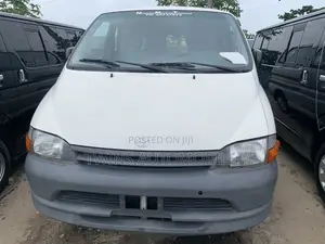 Toyota HiAce 2005 White