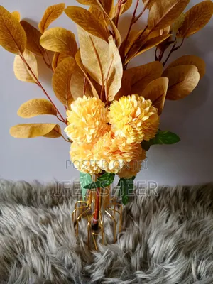 Beautiful Unique Gold Metal Vase and Flowers 002