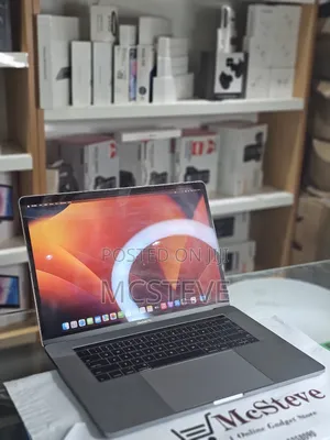Laptop Apple MacBook Pro 2017 16GB Intel Core i7 SSD 256GB