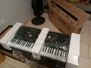 Yamaha PSR Keyboard Piano With Stand and Sustain Pedal
