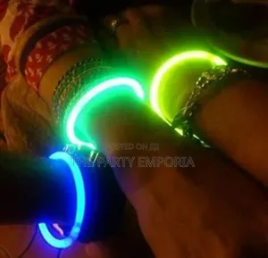 100 Glow Sticks (Bracelets | Necklaces | Glow People)