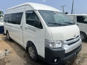 Toyota HiAce 2017 White