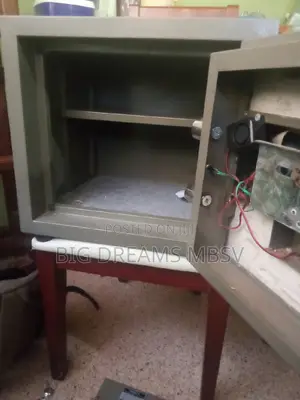 Italian Flat Fireproof Safe Repair