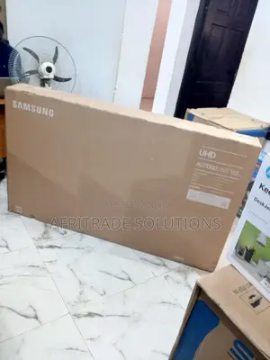 Durable 65" AU7000 UHD Smart TV - Samsung