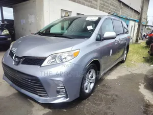 Toyota Sienna LE AWD (3.5L 6cyl 8A) 2018 Silver