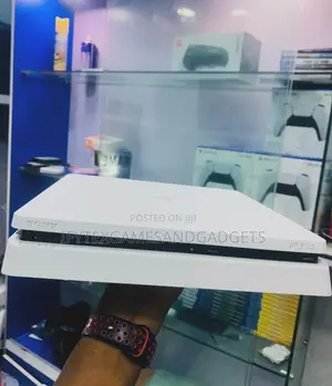 Sparkling White Ps 4 Slim 500gb With Fc26 and 2 Pads ,12 Games