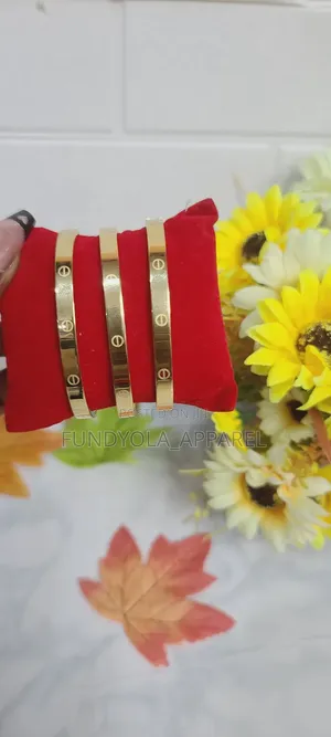 Gold Cariret Fashion Bangle