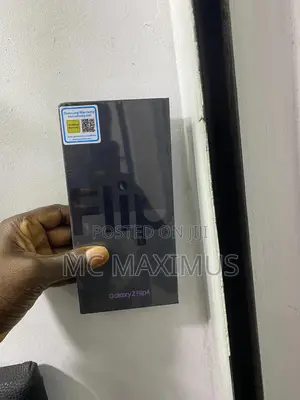 New Samsung Galaxy Z Flip4 256 GB Purple