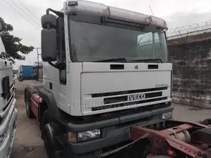 Iveco Truck Cap and Chassis 6tyres 2008 White