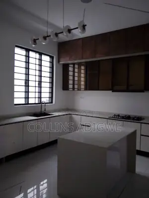 5bdrm Duplex in Chevron for sale