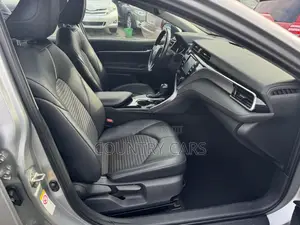 Toyota Camry SE (2.5L 4cyl 8A) 2019 Silver