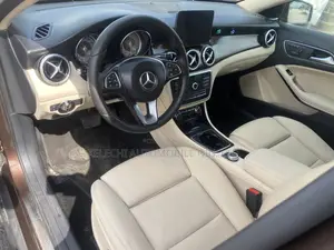 Mercedes-Benz GLA 250 2017 Brown