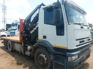 16tons Self Loader Hiab Crane IVECO Eight Tyres Truck Tokunb