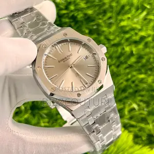 Original Audemars Piquet Quartz Silver Chain Watch in Store