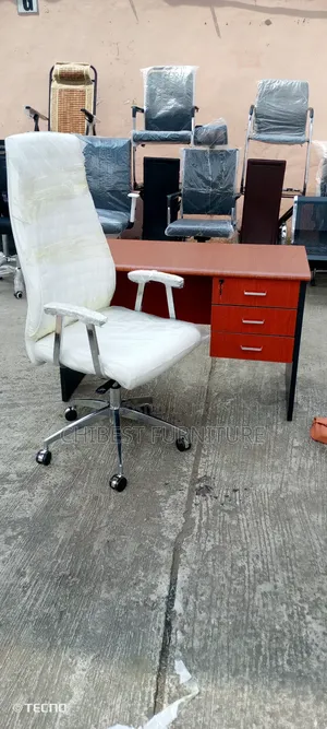 Standard Executive Chair With Table