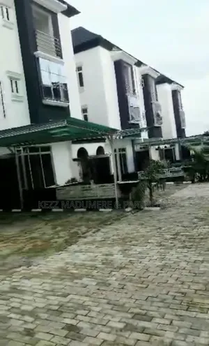 20bdrm Maisonette in Airport Road ,Jabi , for sale