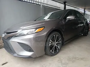 Toyota Camry SE FWD 2020 Gray