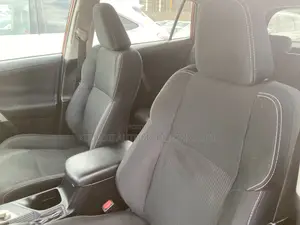 Toyota RAV4 XLE AWD (2.5L 4cyl 6A) 2013 Orange