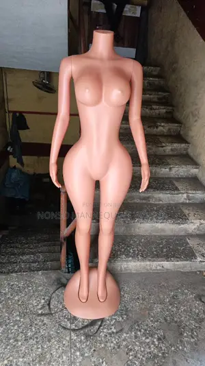 Size 12 Shinda Plastic Headless Female Busty Mannequin