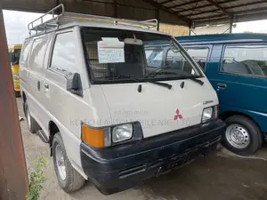 Mitsubishi L300 2003 White