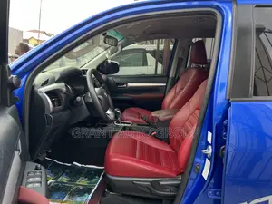 Toyota Hilux 2022 Blue
